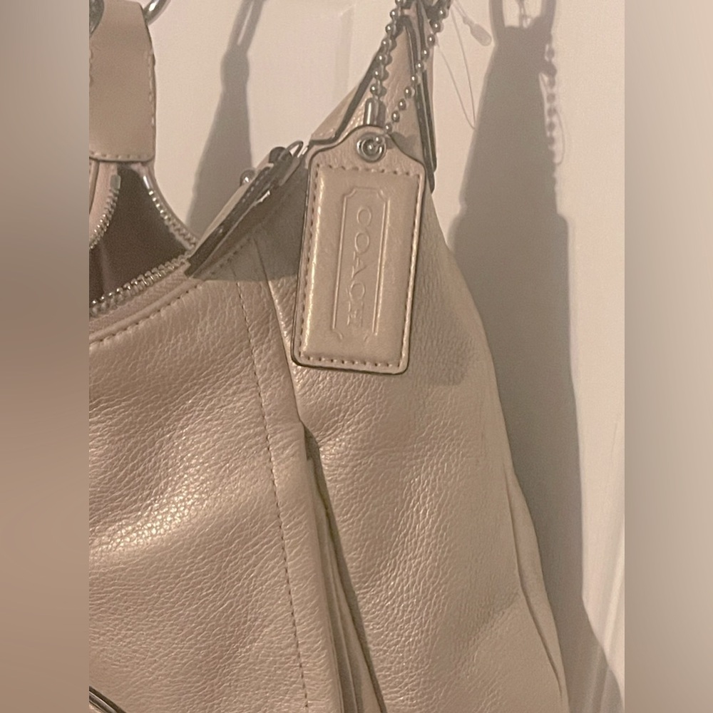 Coach Kristin leather shoulderbag/crossbody option. Excellent preowned condition - Picture 2 of 5